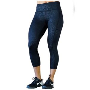 CVG Black Leopard Print Leggings - Capri Style NEW